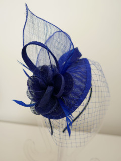 Royal blue fascynator z woalką | Zuwika Design