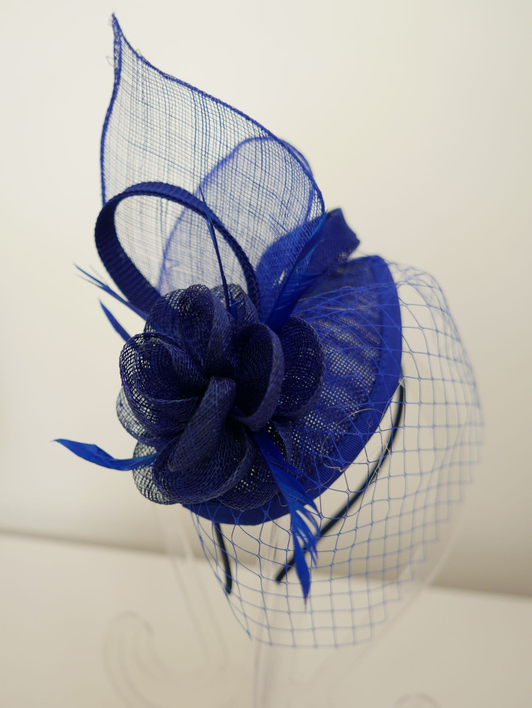 Royal blue fascynator z woalką | Zuwika Design