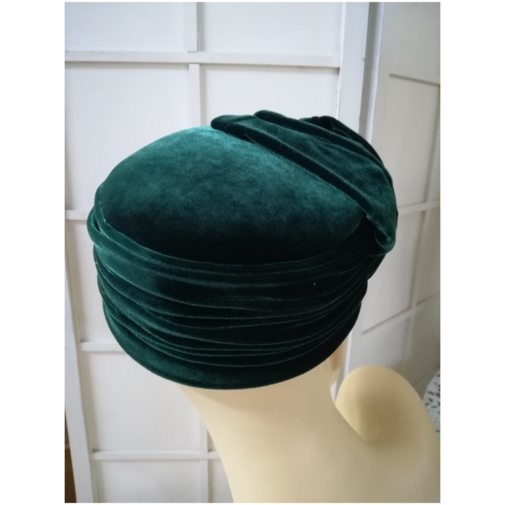 Esmeralda zielony aksamitny toczek 54-56 cm