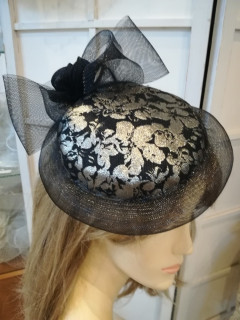 Czarno złoty mini toczek fascynator