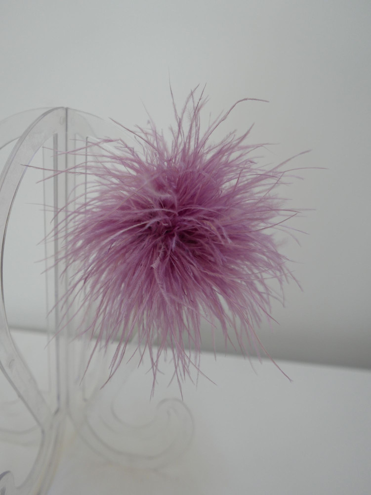 Jasny fiolet piórka strusia, puszek broszka, spinka. | Zuwika Design