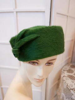 Jacqueline zielony toczek meluzyna 53-57 cm