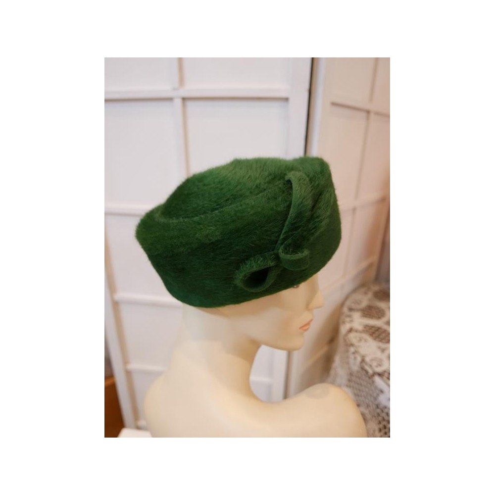 Jacqueline zielony toczek meluzyna 53-57 cm