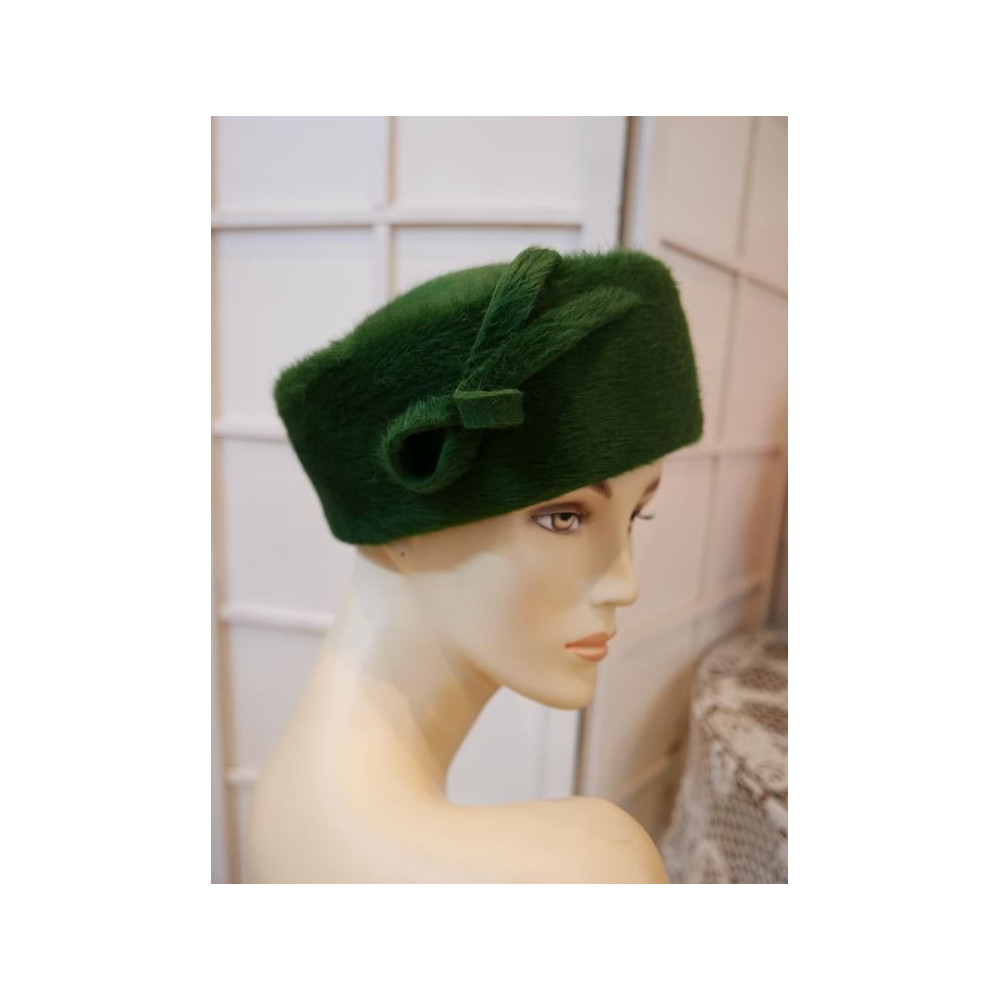 Jacqueline zielony toczek meluzyna 53-57 cm