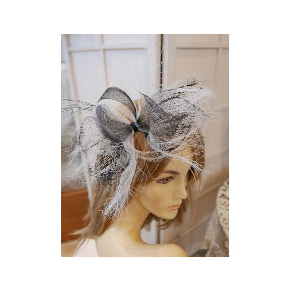Niesforny biało czarny fascynator z crin przepaska