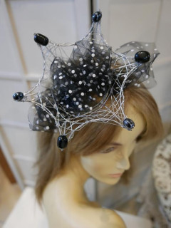 Popraw koronę fascynator przepaska czarno srebrna