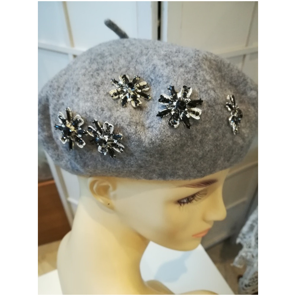 Szary melanż zdobiony beret dzianina wełna