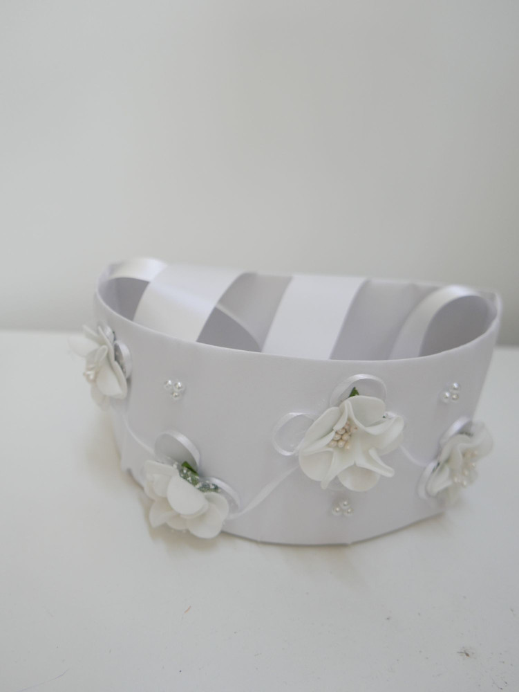 Śmietankowe magnolie biały koszyczek do sypania kwiatów | Zuwika Design