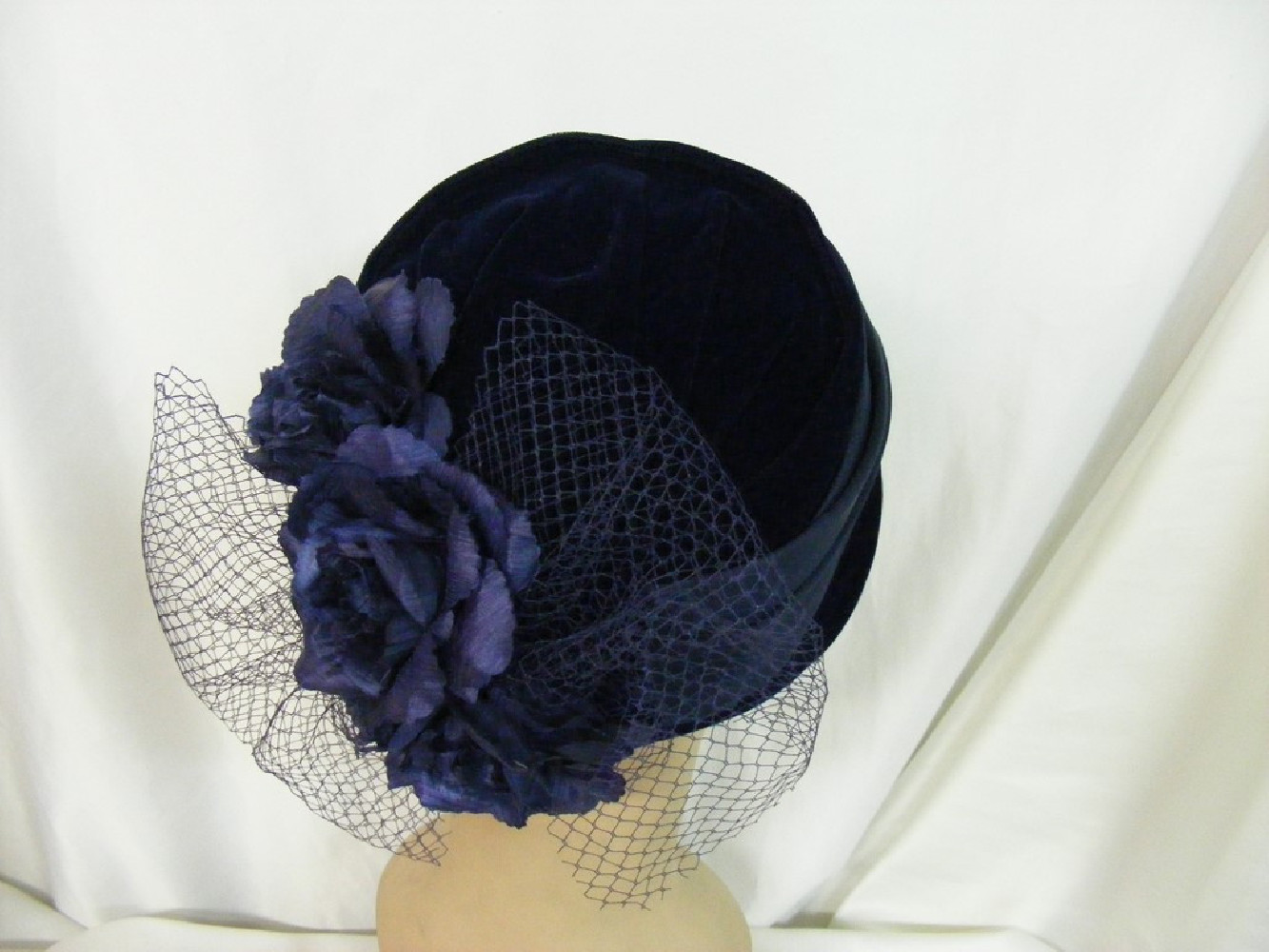 Rajmunda granatowy toczek  z tkaniny 54-56 cm