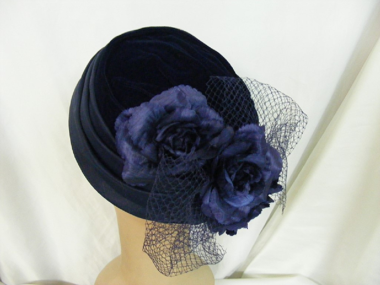 Rajmunda granatowy toczek  z tkaniny 54-56 cm