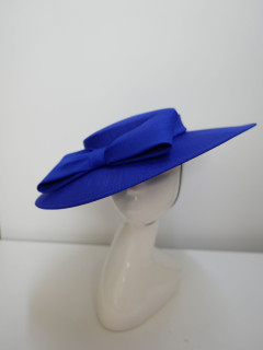 Royal blue kanotier z tkaniny z kokardą w dekoracji | Zuwika Design