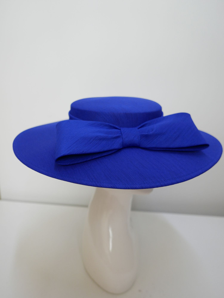Royal blue kanotier z tkaniny z kokardą w dekoracji | Zuwika Design