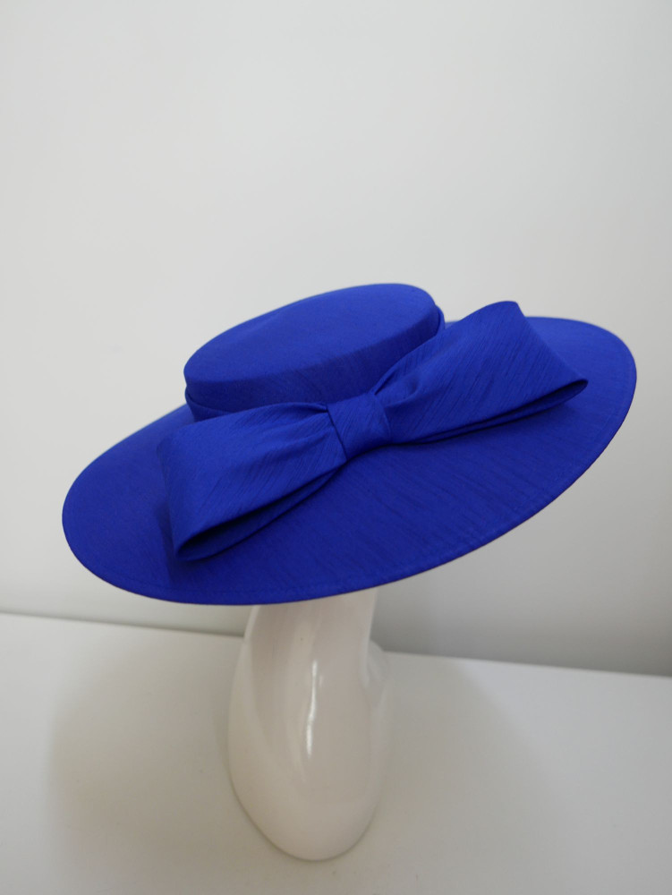 Royal blue kanotier z tkaniny z kokardą w dekoracji | Zuwika Design
