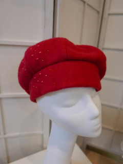 Czerwony beret na stójce do 58 cm regulowany