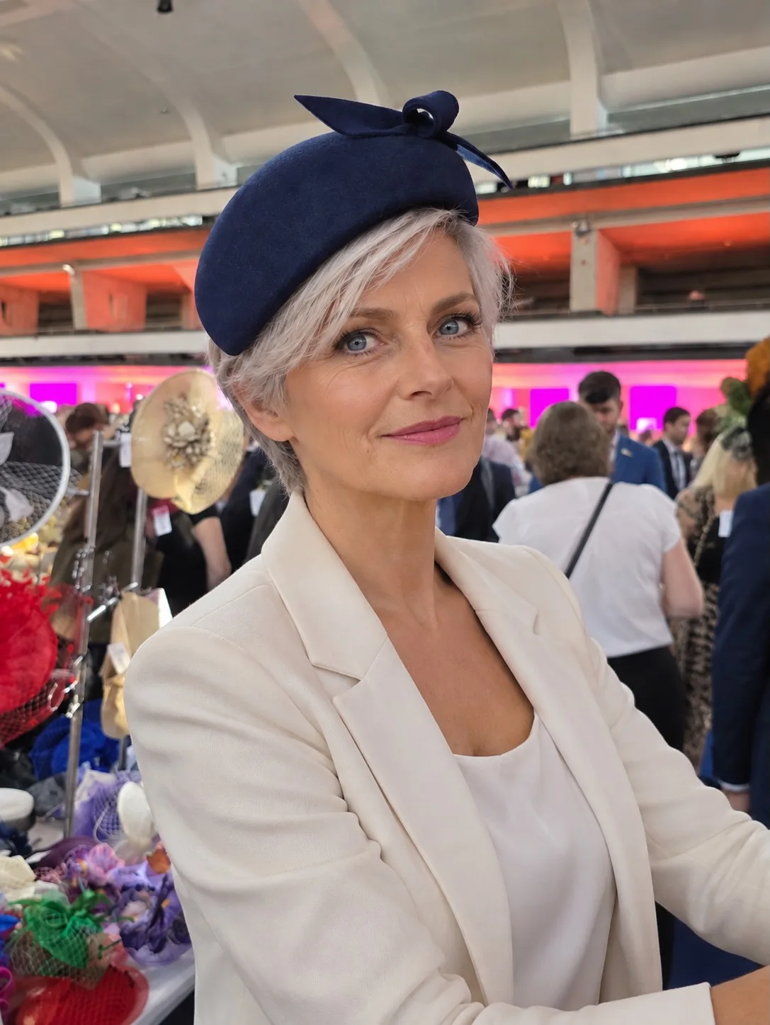 Granatowy toczek